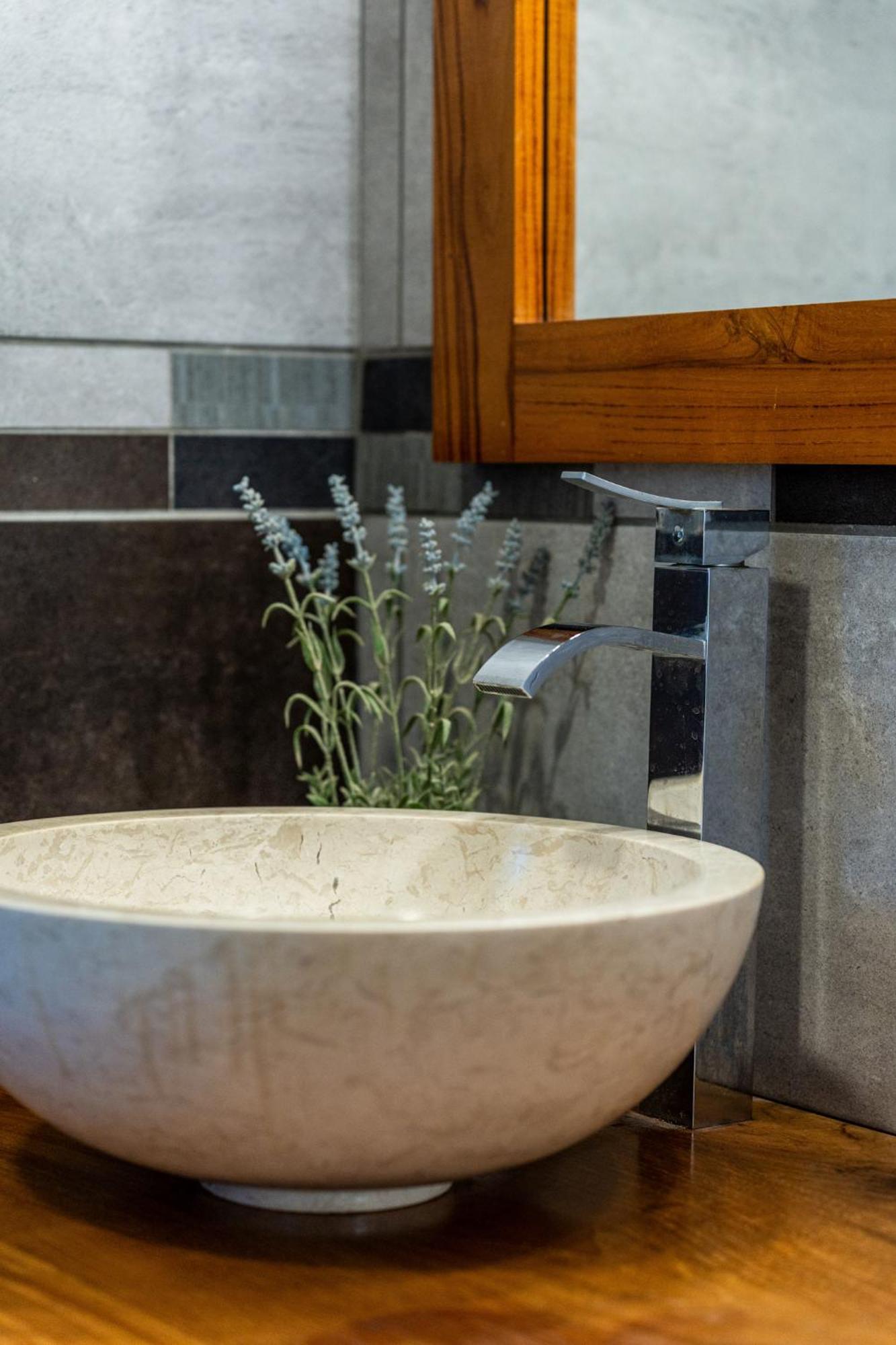 Villa Et Grand Jacuzzi Six Personnes, En Pleine Nature 생조세프 외부 사진