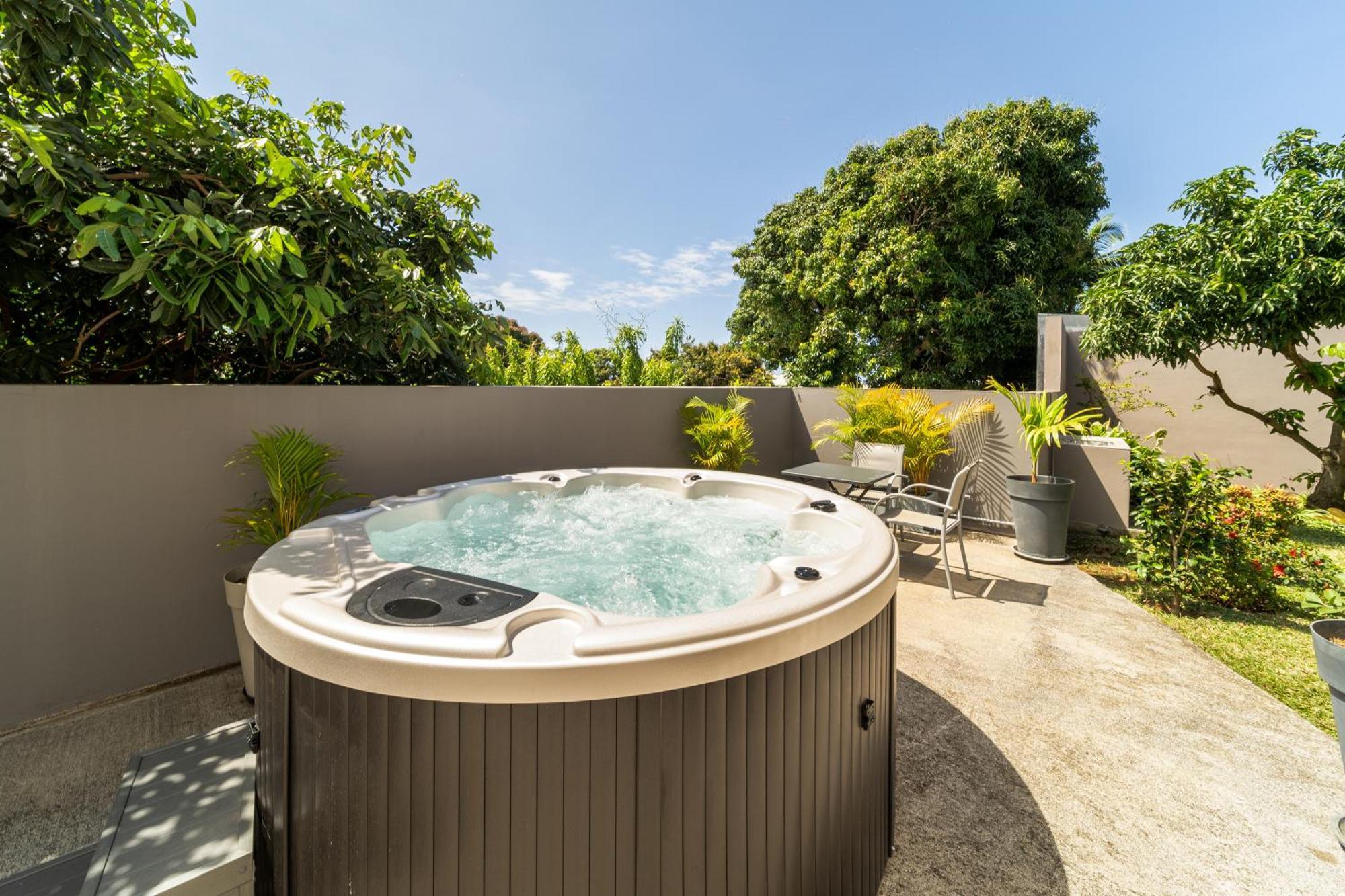 Villa Et Grand Jacuzzi Six Personnes, En Pleine Nature 생조세프 외부 사진